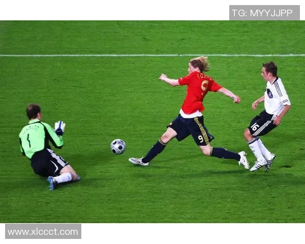 库尔图瓦：守护者的传奇之路与足球世界的荣耀时刻